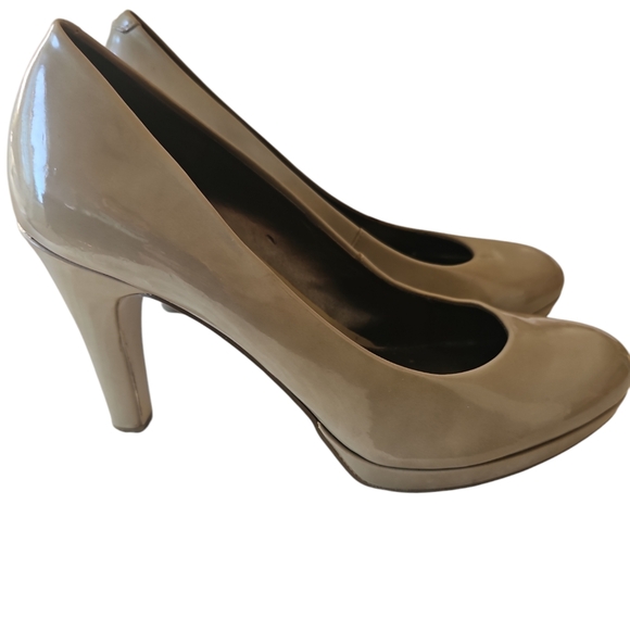 BANDOLINO Women Platform Pump Heel Stiletto Nude Pattent Leather Close toe Size9 - Picture 2 of 8